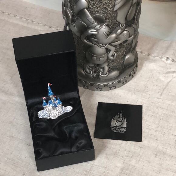 The Art of Disney “Where Dreams Come True” Pin with Swarovski Crystals in Box - Picture 7 of 7